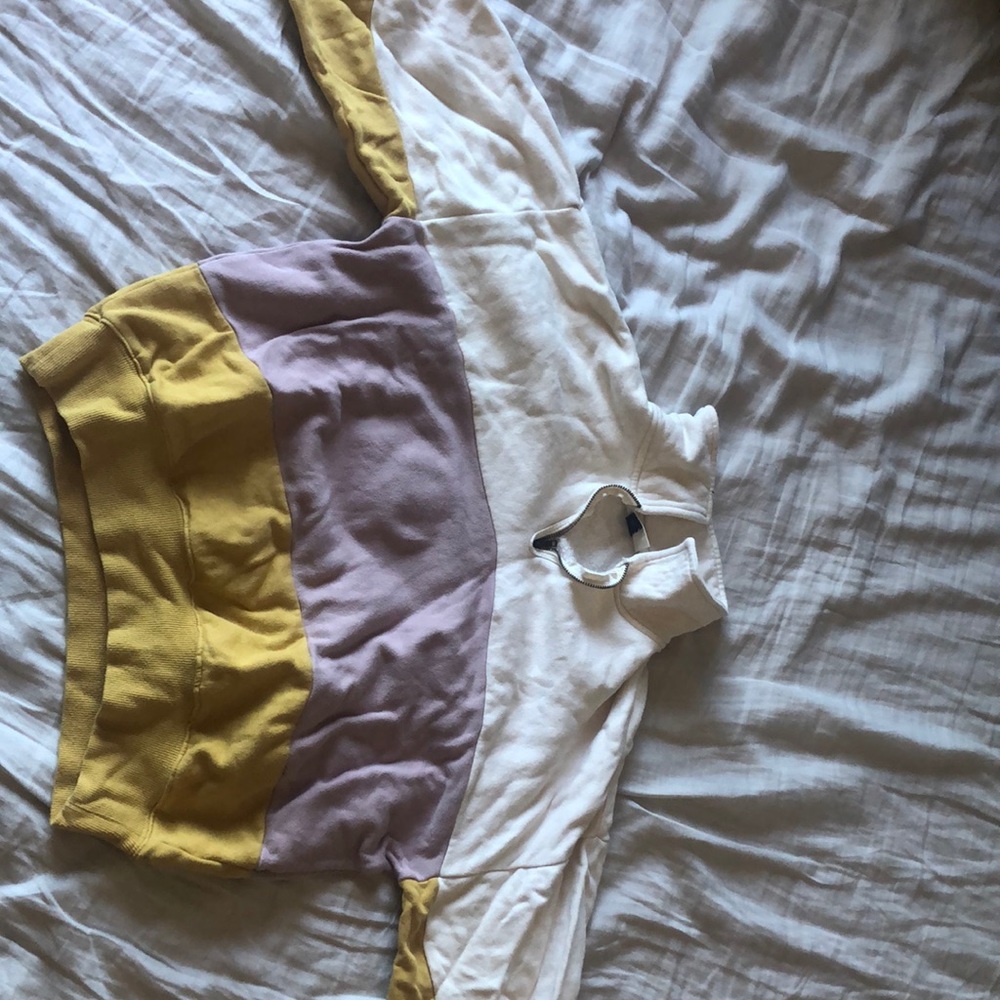 Universal Thred Tri-color half zip sweater